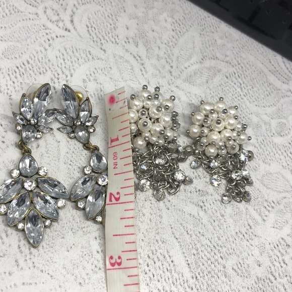 𝅺Bundle lot 2 statement style glam earrings faux pearls & rhinestones - Picture 4 of 7